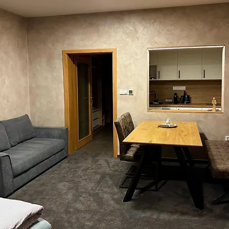 Luxusni Domovjanka - Knehyne Apartment