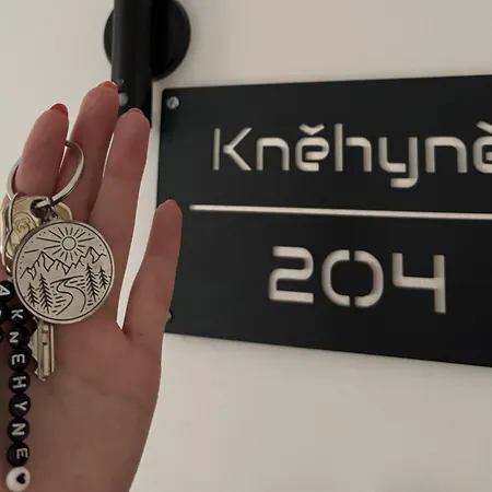 Luxusni Domovjanka - Knehyne Bíla